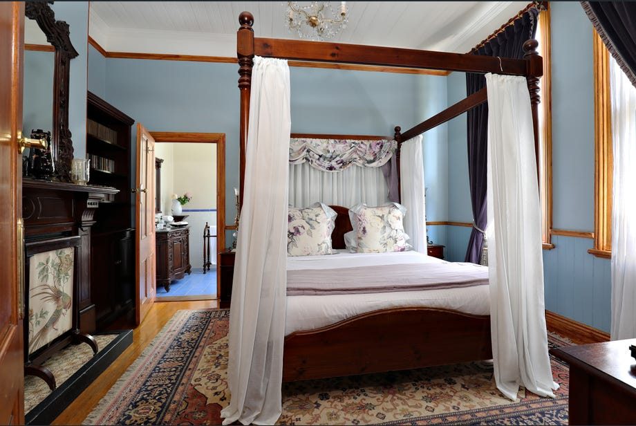 Honeysuckle room at Kurrara Historic Guest House