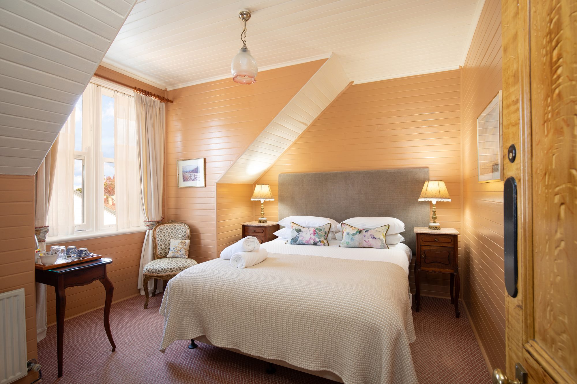 Aster room at Kurrara Historic Guest House