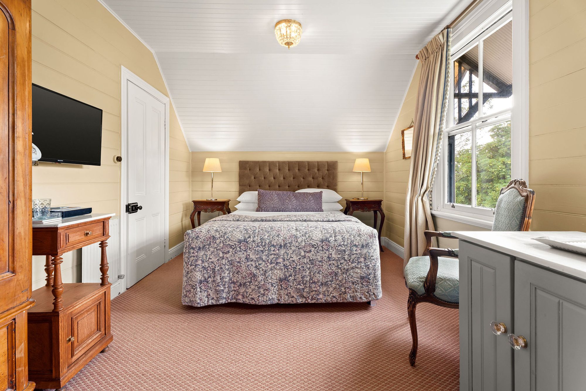 Lily room at Kurrara Historic Guest House