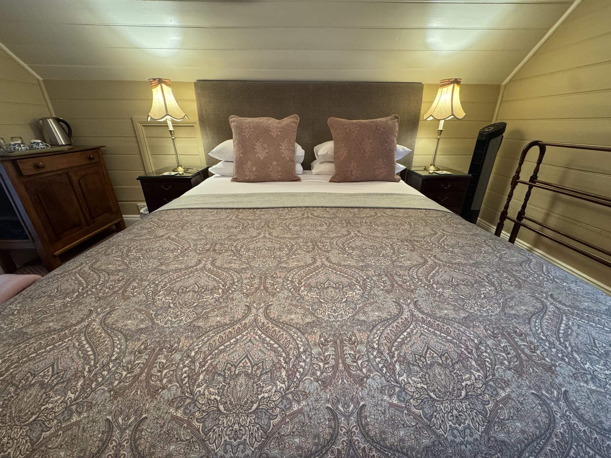 Lavender room at Kurrara Historic Guest House