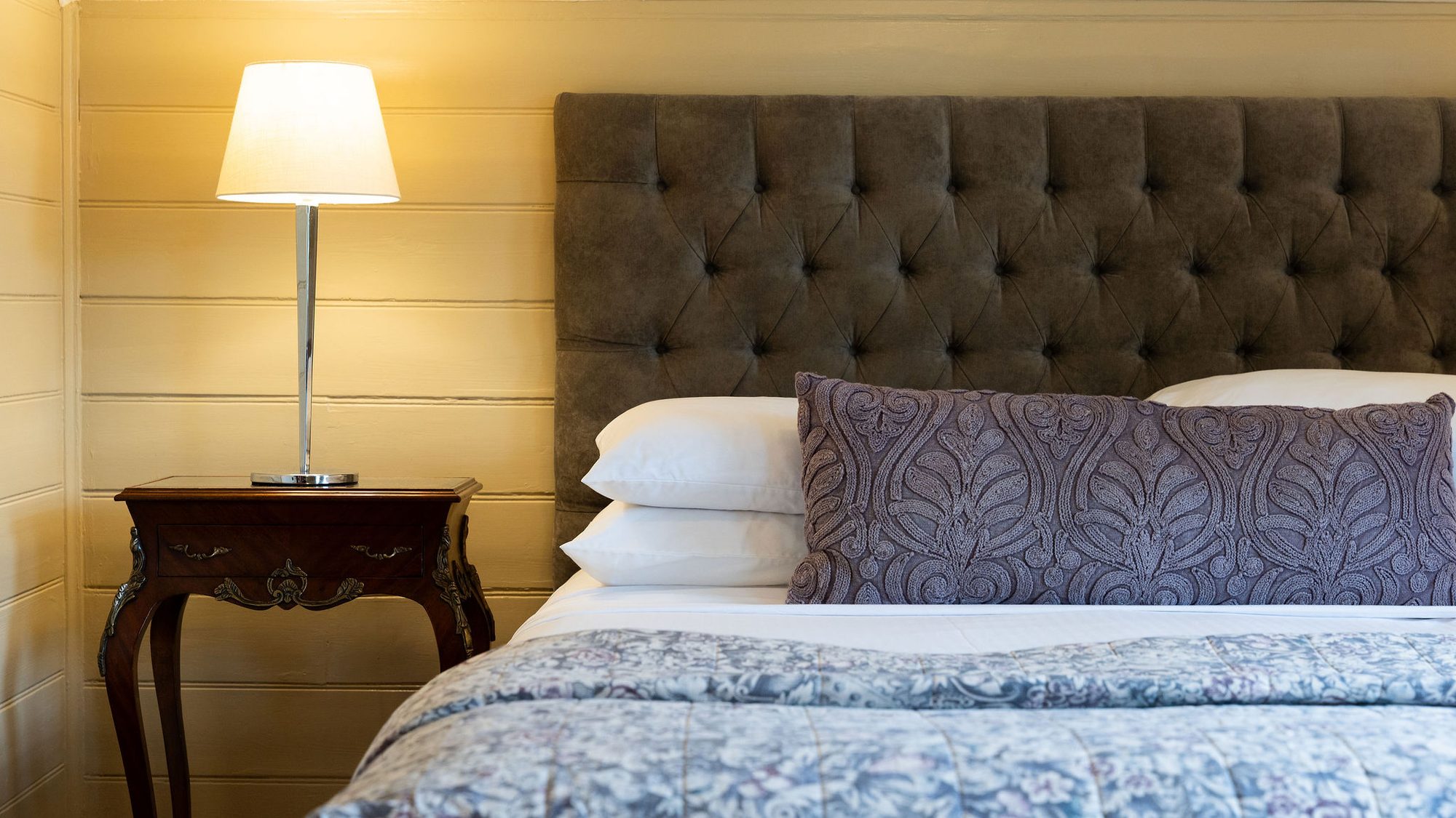 Lily room at Kurrara Historic Guest House