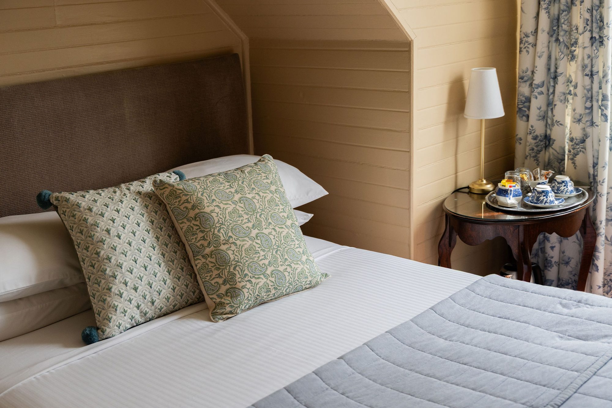 Bluebell room at Kurrara Historic Guest House