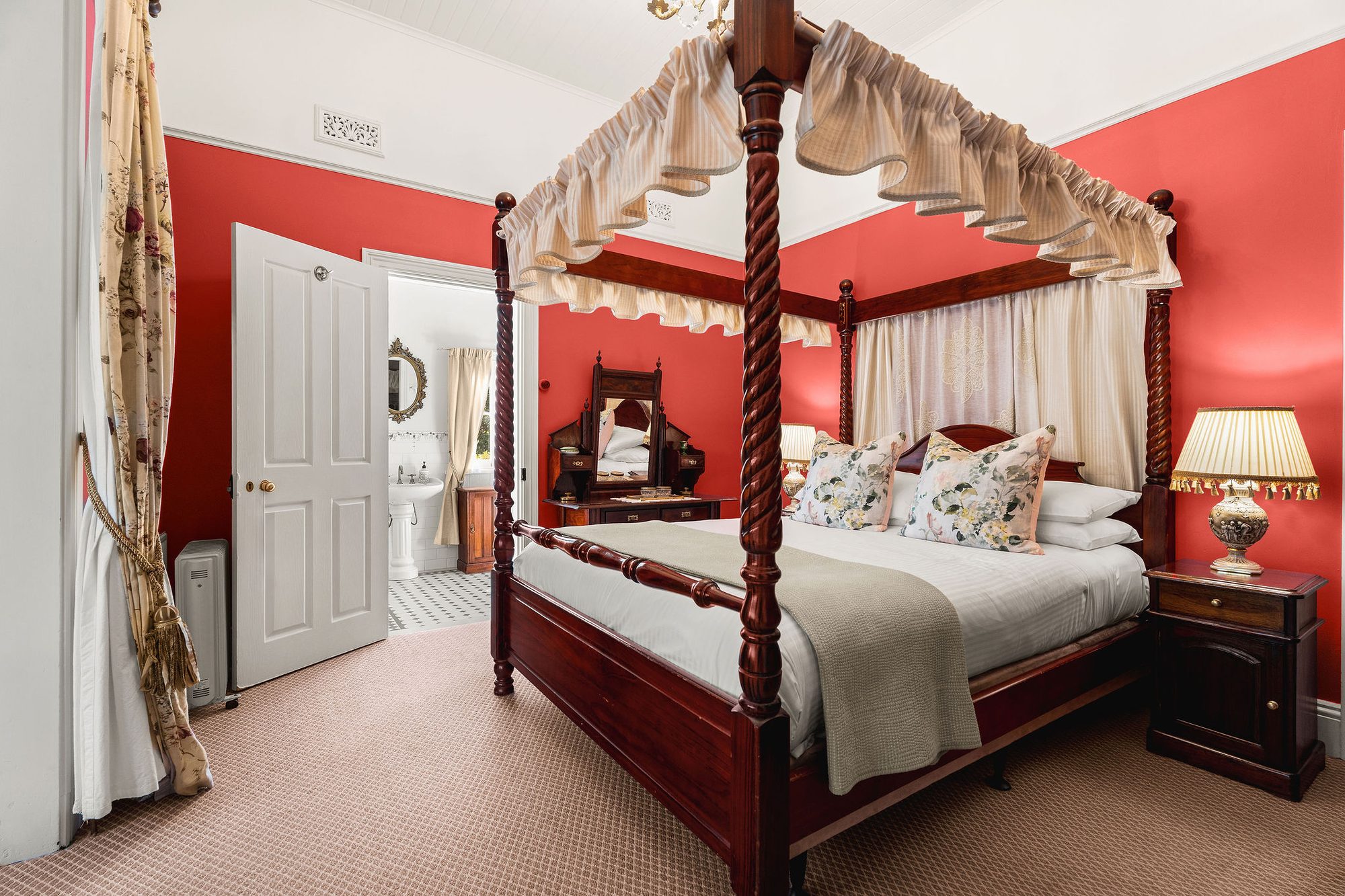 English Rose room at Kurrara Historic Guest House