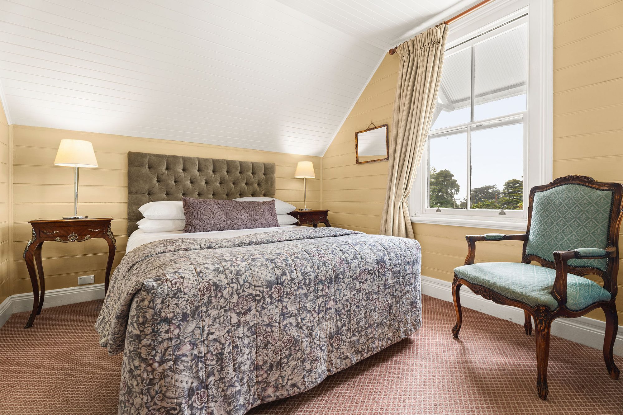 Lily room at Kurrara Historic Guest House