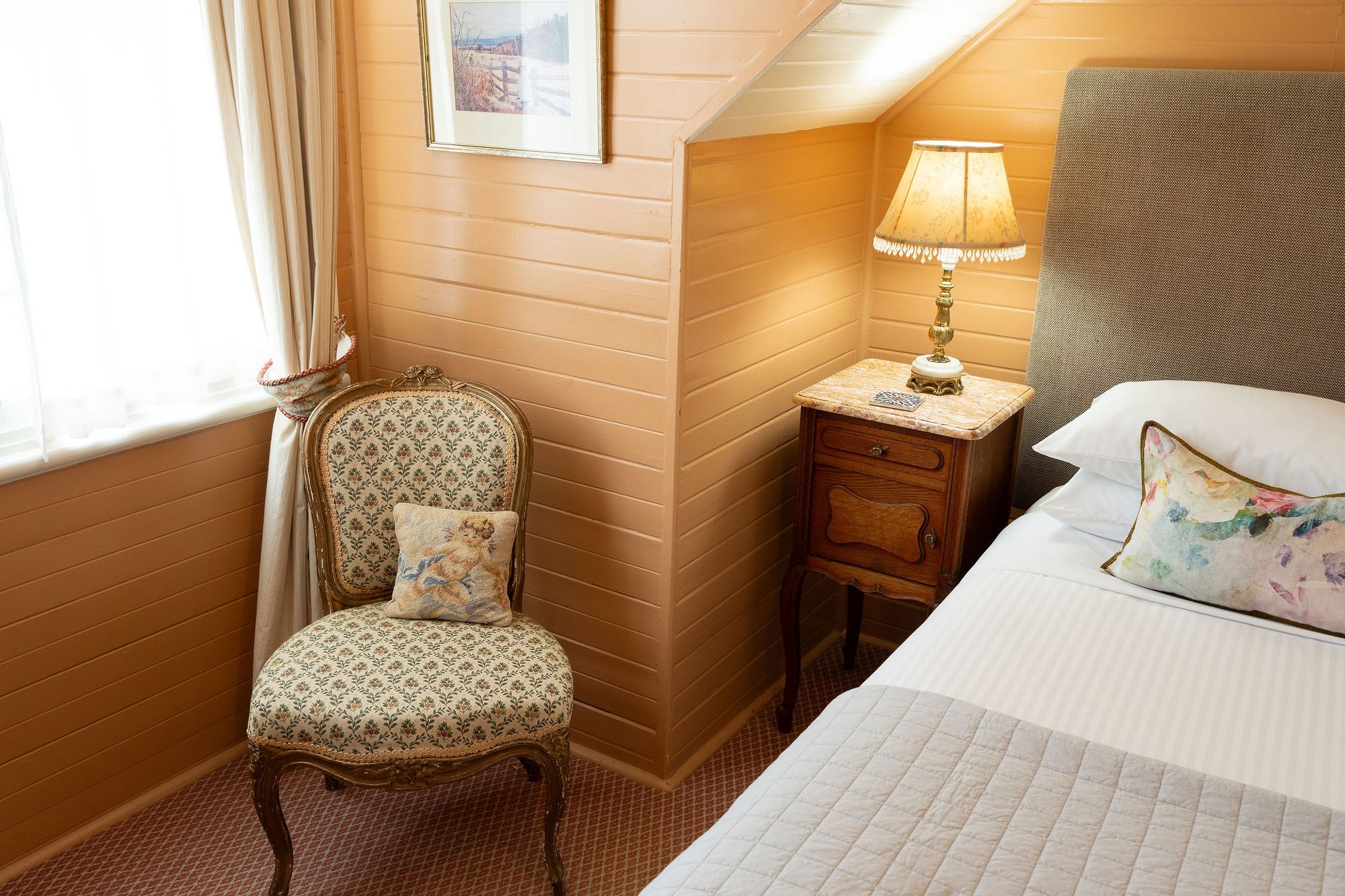 Aster room at Kurrara Historic Guest House